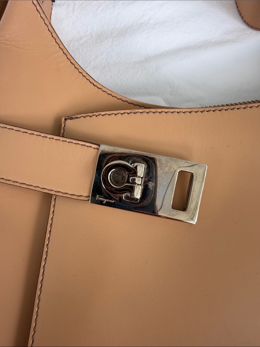 Classic Ferragamo Tan Leather Shoulder Bag - Picture 2 of 5